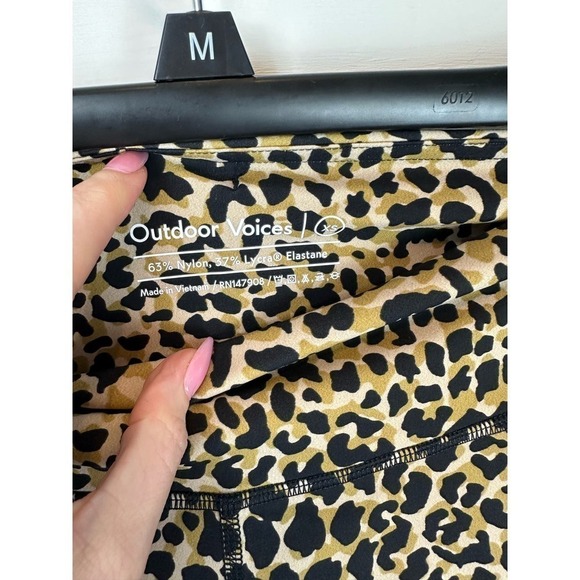 NWT Outdoor Voices Zoom 10" Shorts Leopard Print XS - Picture 5 of 8